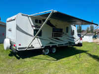 2006 Palomino by Thoroughbred 24 foot ultralite travel trailer