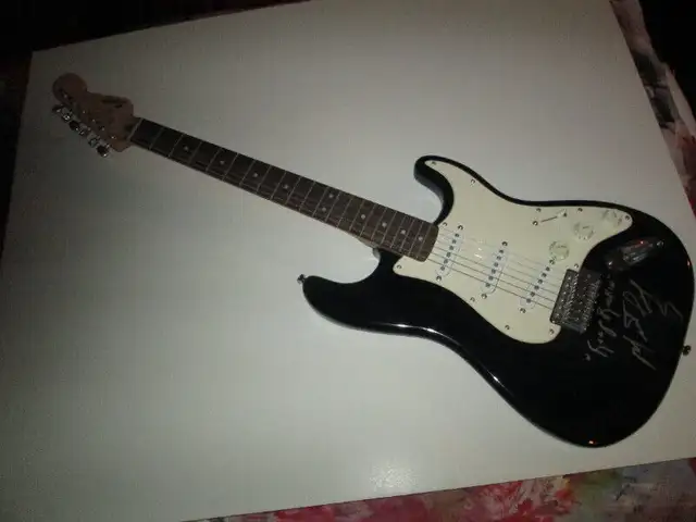 Meat Loaf Signed Fender Guitar - Proof From Private Signing in Arts & Collectibles in Mississauga / Peel Region - Image 6