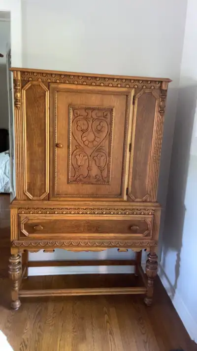Pristine Antique Dining Set, Expandable length, View more