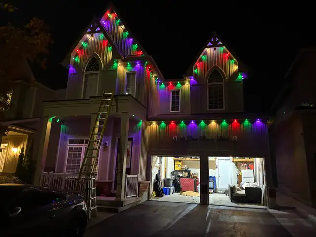 Christmas Lights Installation591896602068930561