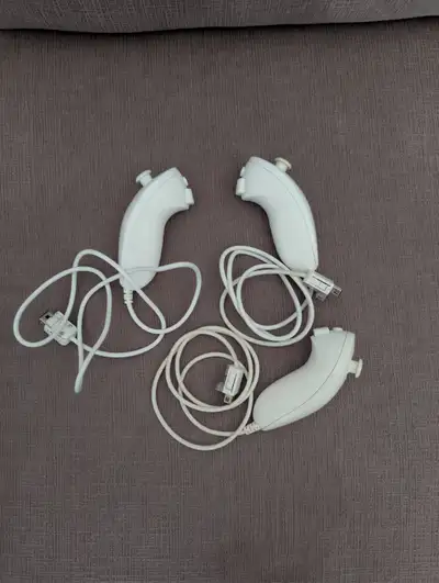3x Nintendo Wii Nunchucks (White) - FOR PARTS ONLY / POUR PIÈCES, View more