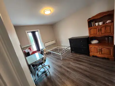 Oshawa Downtown Room for Rent