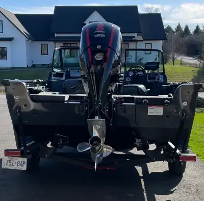 2024 Lund 1875 Impact XS Mercury 150 Pro XS FourStroke Stainless steel prop Approximately 30 hours A...