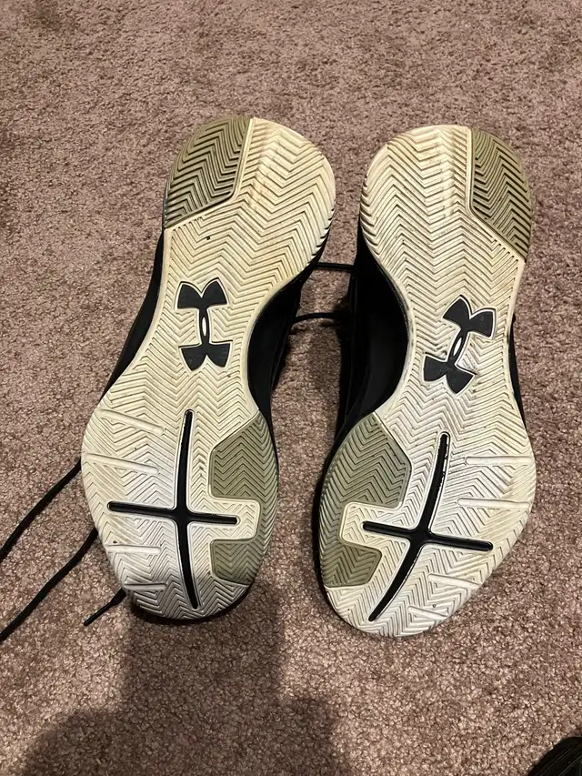 under armor shoes size 8.5 in Women's - Shoes in Hamilton - Image 6