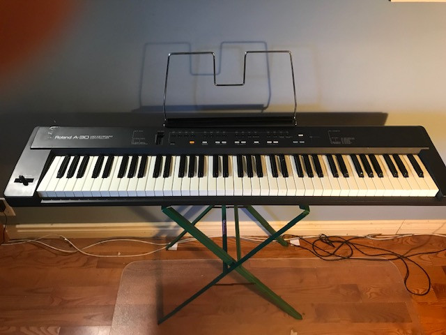 Midi controller Roland A-30 76 notes dans Pianos et claviers  à Ville de Québec
