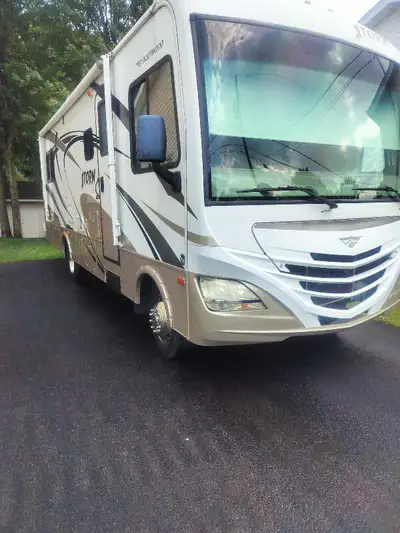 Vr 2011 28 pieds très propre 74000km avec extension 15 pieds moteur V 10 Ford . génératrice 4000, Co...