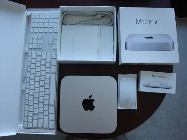 Mac Mini With Keyboard and Mouse in Desktop Computers in Ottawa - Image 3