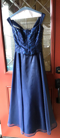 BEAUTIFUL SIZE 3/4 BRILLIANT BLUE GOWN