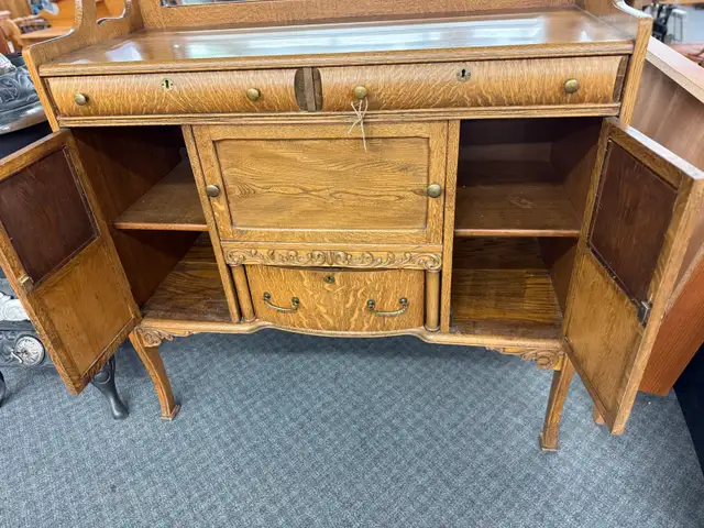 old one piece solid oak sideboard  in Hutches & Display Cabinets in Edmonton - Image 7