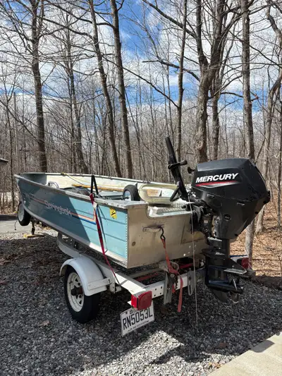 Chaloupe aluminium Princecraft 14 pieds avec moteur Mercury 15 HP 4 temps et remorque incluse. Ensem...