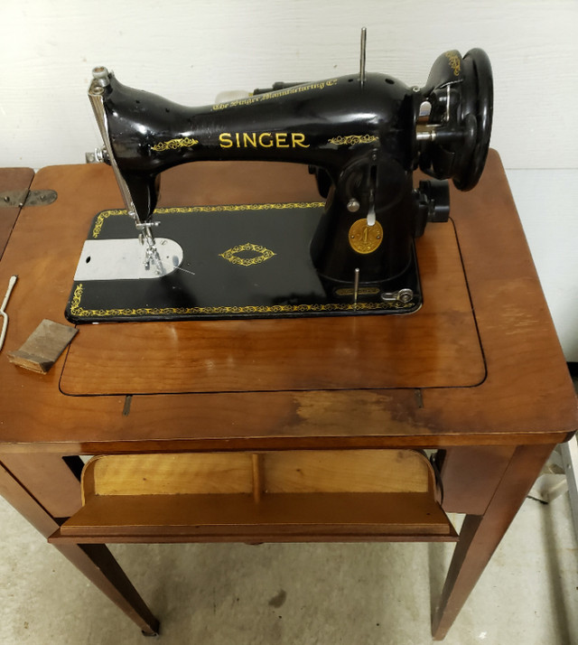 VINTAGE SINGER SEWING MACHINE - MACHINE À COUDRE  - 1948 dans Art et objets de collection  à Laval/Rive Nord - Image 3