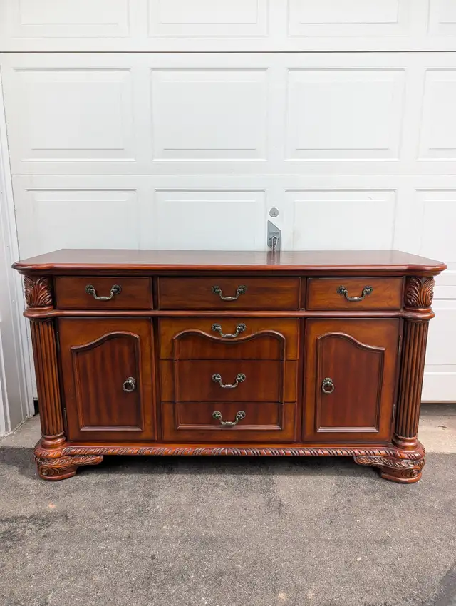 Sideboard Credenza Cabinet Large in Hutches & Display Cabinets in Oakville / Halton Region - Image 2