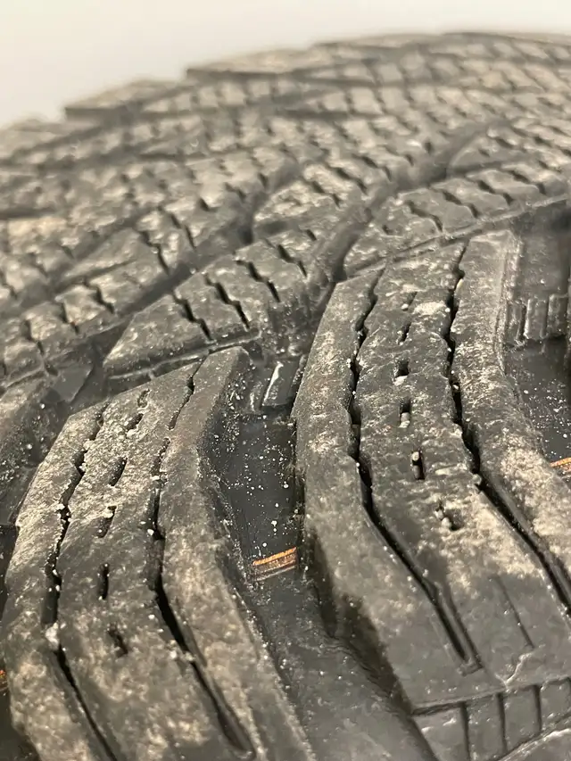 225/50/17 Nokian Hakkapeliitta R3 runflats on OEM BMW wheels. in Tires & Rims in Ottawa - Image 5