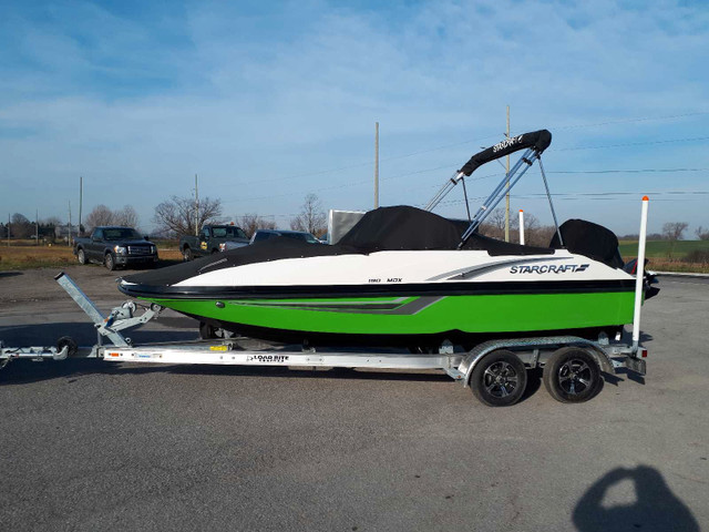 19FT STARCRAFT DECK BOAT  in Powerboats & Motorboats in Oshawa / Durham Region - Image 2