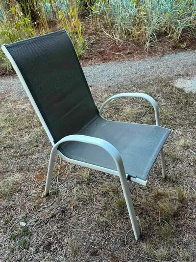 FREE 6 x Matching Outdoor Chairs We have other free items available - check out our other ads :)