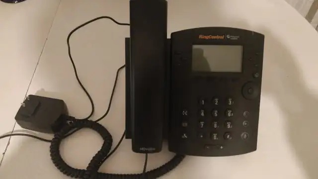 Polycom model VVX-311 ip phone in good working order. in General Electronics in City of Toronto - Image 2