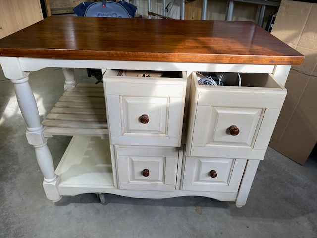 Vintage solid wood cabinet table with 4 drawers and 2 shelves in Bookcases & Shelving Units in Markham / York Region - Image 4