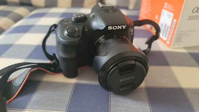 Appareil photo - Sony a3000 body + lentille dans Appareils photo et caméras  à Ville de Québec