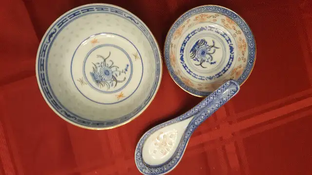 New Bowl Set with Sauce Dishes and Spoons (made in Jingdezhen) in Kitchen & Dining Wares in Markham / York Region - Image 3