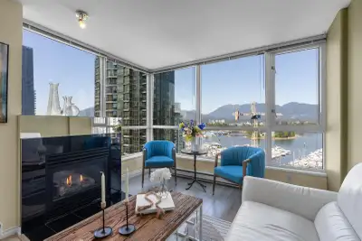 Looking for a place where everything is already taken care of? This private furnished room offers si...