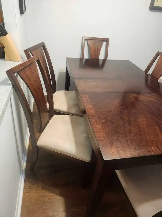 Dining set 7 pcs in Dining Tables & Sets in Laval / North Shore - Image 4
