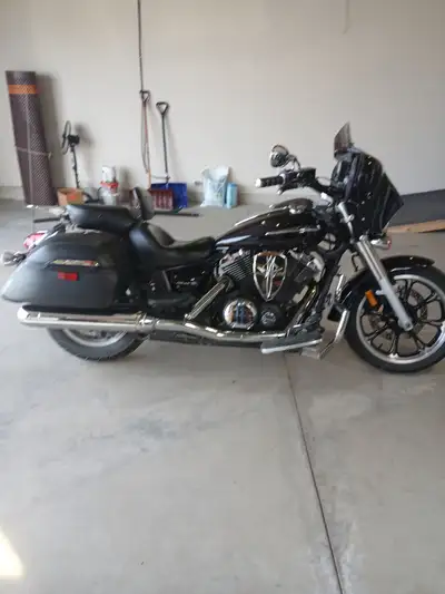 2010 yamaha v star 950 touring . Just over 38000 km . Vector fairing with MB quartz blue tooth radio...
