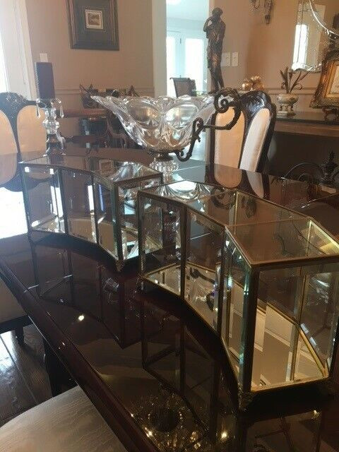 A PAIR OF EXQUISITE ANITIQUE DISPLAY CASES in Arts & Collectibles in Mississauga / Peel Region - Image 2
