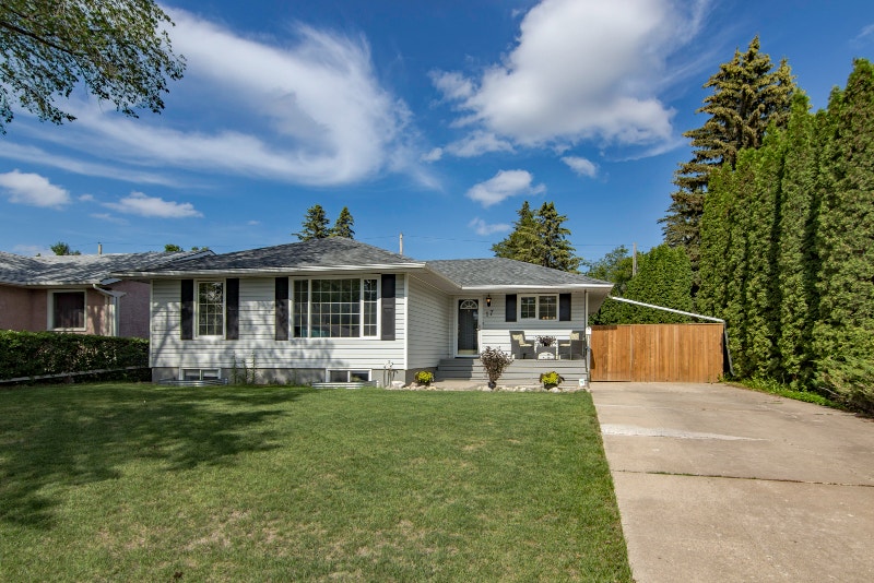 Remodelled 2 Bedroom Basement Suite on Beautiful Cres Avail Oct Long