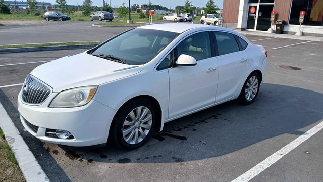 2012 Buick verano — photo 2