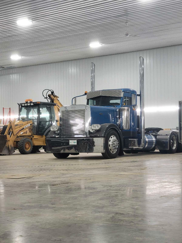 2004 Peterbilt 379 in Heavy Trucks in Saskatoon