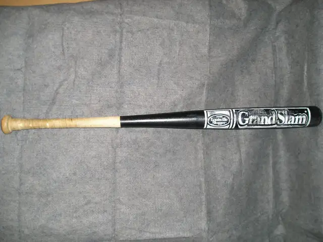 Louisville Slugger WOOD Bats and HARD Balls in Baseball & Softball in City of Toronto - Image 5