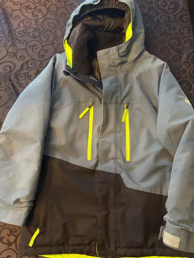 Excellent condition, youth XL 686 ski jacket. All zippers work. Comes with powder belt. Was a warm c...