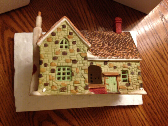 DEPT 56 - STONE COTTAGE - ATTENTION SERIOUS DICKENS COLLECTORS in Arts & Collectibles in Markham / York Region - Image 2