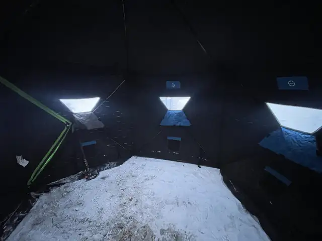 Ice fishing tent in Other in Whitehorse - Image 4