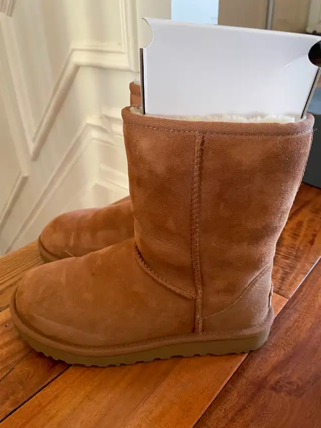 UGG shoes size 7 in Women's - Shoes in City of Toronto - Image 5
