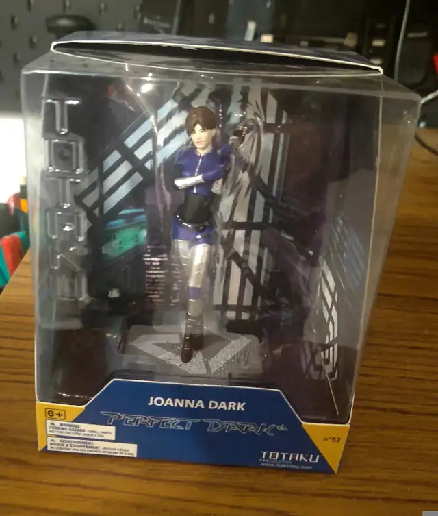 Nintendo Xbox Totaku Perfect Dark Joanna Dark & Banjo-Kazooie in Toys & Games in Laval / North Shore - Image 3