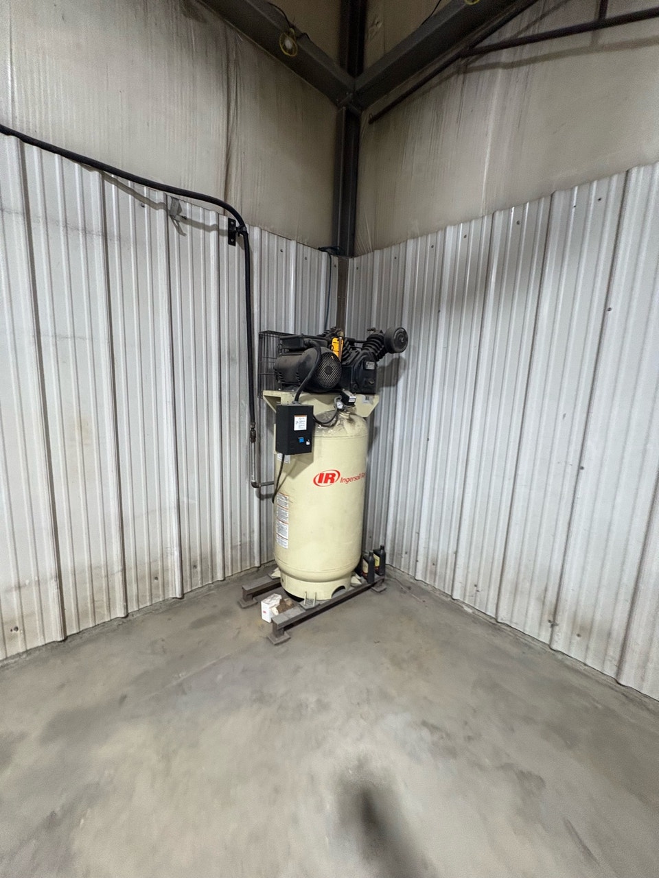 60x100 heated shop for rent 4