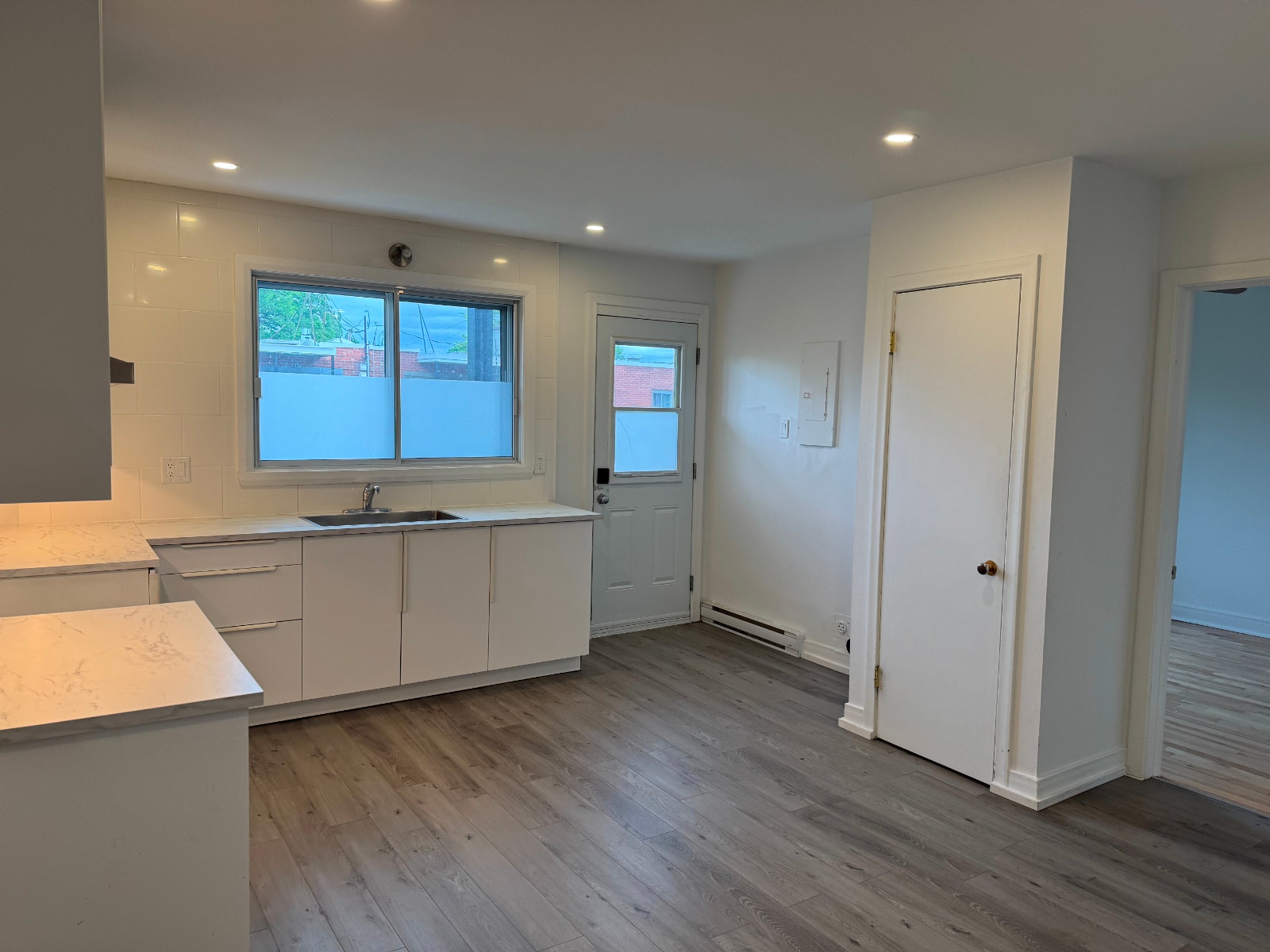 Grand 4 ½ – 1 530$ – Disponible maintenant Saint-Michel / Ville — photo 1