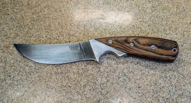 SOG woodline WD-01 large fixed blade knife with leather sheath in Fishing, Camping & Outdoors in Winnipeg - Image 2
