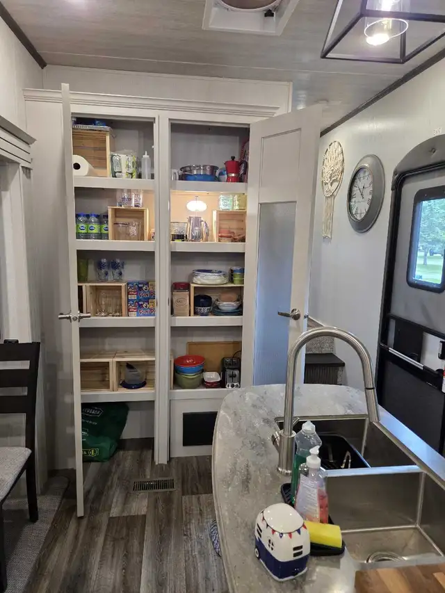 2022 Keystone Cougar 364BHL in RVs & Motorhomes in Kingston - Image 7