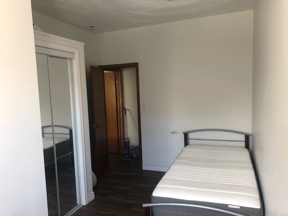 ROOM FOR STUDENT 2