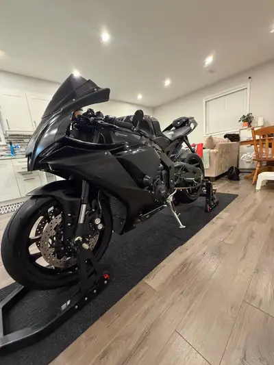 $19,000 OBO. I'm selling my All-black 2020 Yamaha YZF R1. This bike has 16000 kms and is in showroom...