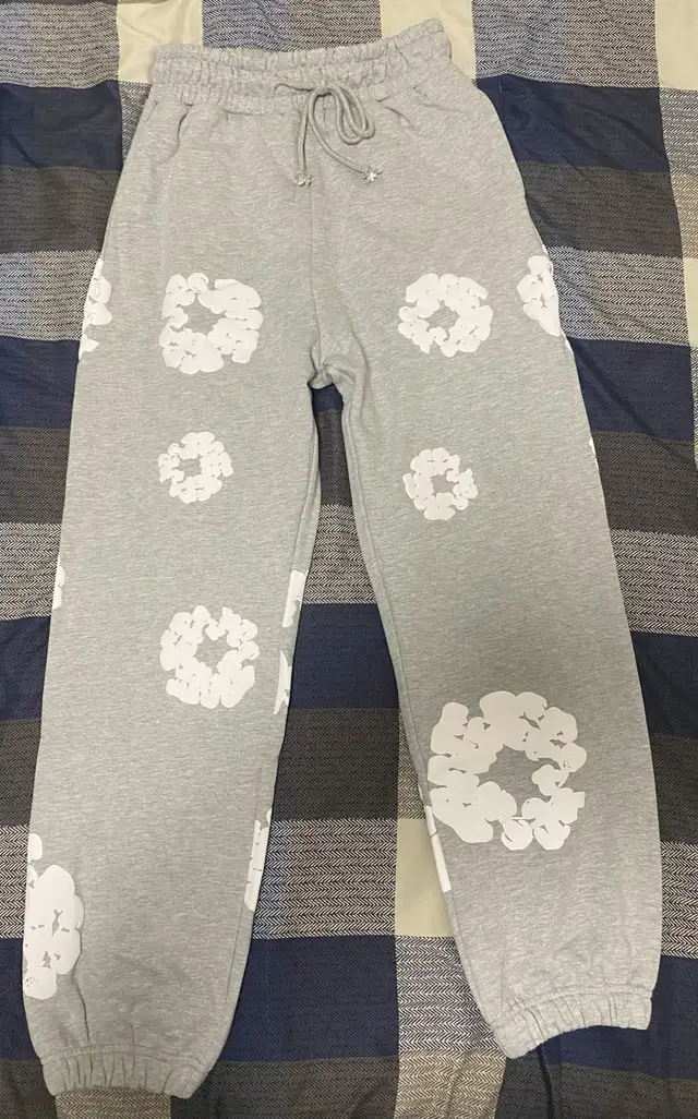 Denim Tears Sweatpants in Women's - Bottoms in City of Toronto - Image 2