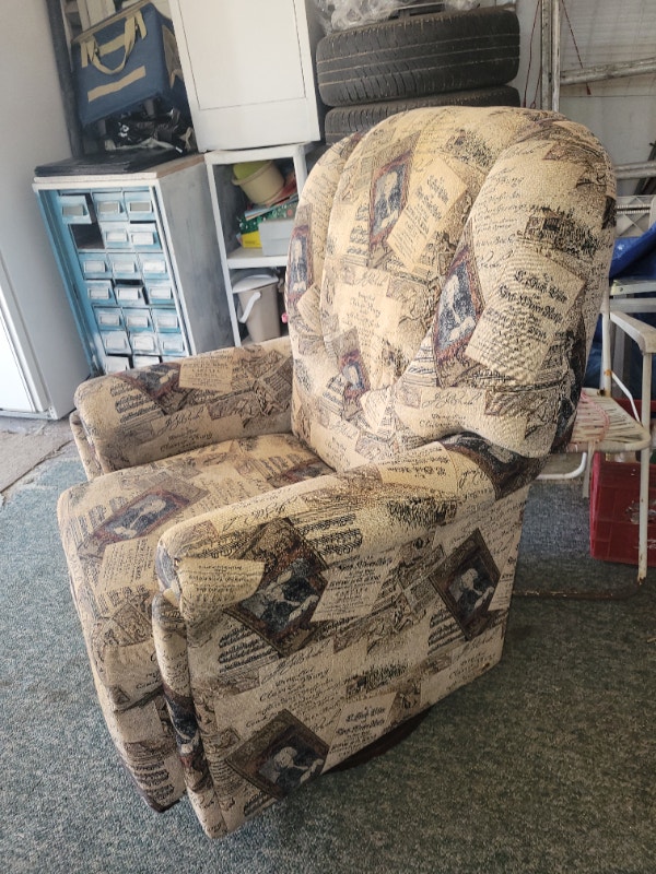 Fauteuil inclinable une place très bonne condition (À Donner) Chaises