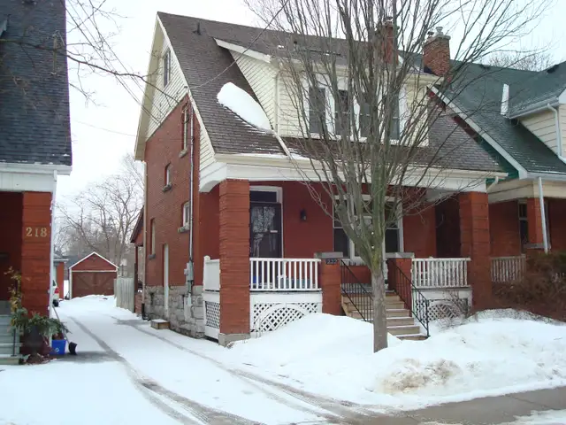 STUDENT  6 BEDROOM HOUSE : 7 MIN WALK TO QUEEN'S CAMPUS