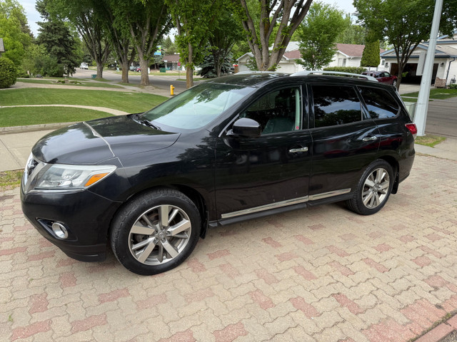 2013 Platinum Nissan Pathfinder in Cars & Trucks in St. Albert