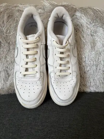 Size 7 youth. Gently used, great condition. Pet/smoke free.