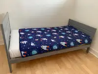 DaVinci Modena Grey Toddler Bed