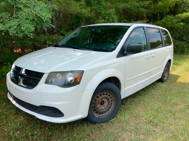2011 DODGE CARAVAN in Cars & Trucks in Owen Sound - Image 2