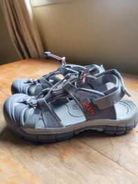 Keen Womens Sandals size 9 US
